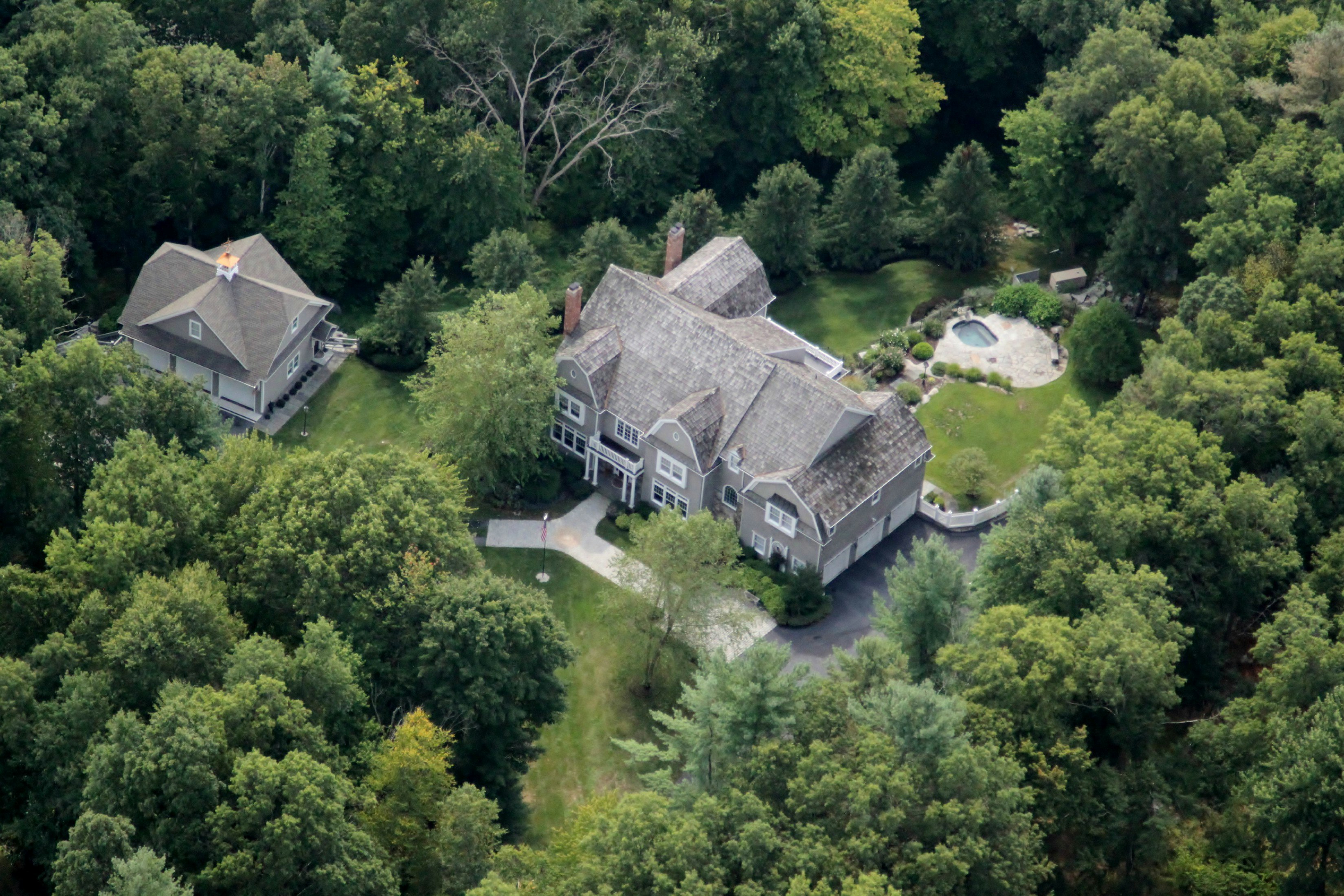 112 Old Branchville Rd, Ridgefield, CT 06877, Presented by Laura Ancona